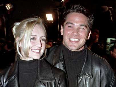 Actor Dean Cain escorts his girlfriend, country music singer Mindy McCready, to the premiere of the new horror film "Scream 2" at Mann's Chinese Theatre in Hollywood, California in this December 10, 1997 file photograph. McCready has died aged 37 from an apparently self-inflicted gunshot wound, an Arkansas sheriff said on February 17, 2013. Foto: Fred Prouser / Reuters