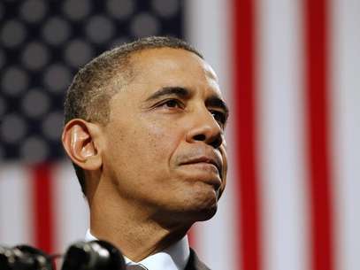 U.S. President Barack Obama speaks about strengthening the economy for the middle class and measures to combat gun violence during a visit to Hyde Park Academy in Chicago, Illinois February 15, 2013. Foto: Kevin Lamarque / Reuters