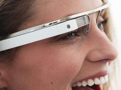 Las Google Glasses están equipadas con una cámara integrada, un micrófono y pueden conectarse a internet Foto: Reproducción
