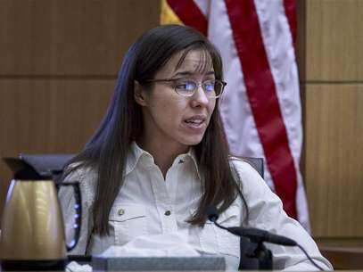 Jodi Arias testifies during her murder trial in Maricopa County Superior Court in Phoenix, Arizona February 19, 2013. Foto: Charlie Leight / Reuters