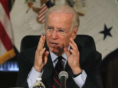 U.S. Vice President Joe Biden makes remarks during roundtable discussion on gun control at Girard College in Philadelphia, Pennsylvania, February 11, 2013. Foto: Tim Shaffer / Reuters