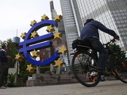 Euro banknotes are seen in this picture illustration taken in Prague January 21, 2013. Foto: David W Cerny / Reuters