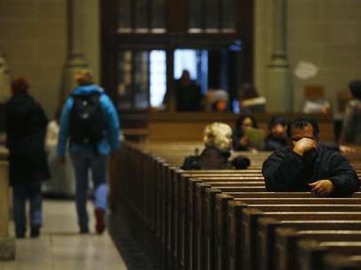 Cardinal Timothy Dolan, the Archbishop of New York, leads mass at Saint Patrick's Cathedral on Ash Wednesday in New York February 13, 2013. Foto: Adrees Latif / Reuters