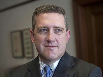 President and CEO of the Federal Reserve Bank of St. Louis James Bullard poses during an interview at the Federal Reserve Bank of St. Louis June 8, 2011. Foto: Peter Newcomb / Reuters