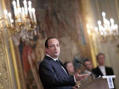 France's President Francois Hollande delivers his speech during an awards ceremony at the Elysee Palace in Paris, February 26, 2013. Foto: Bertrand Langlois / Reuters