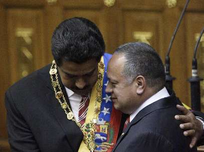 Diosdado Cabello (d), presidente de la Asamblea Nacional, viaj&oacute; este lunes a Roma, donde asistir&aacute; en representaci&oacute;n del gobierno venezolano, a la coronaci&oacute;n del m&aacute;ximo l&iacute;der de la iglesia cat&oacute;lica. Foto: Fernando Llano / AP