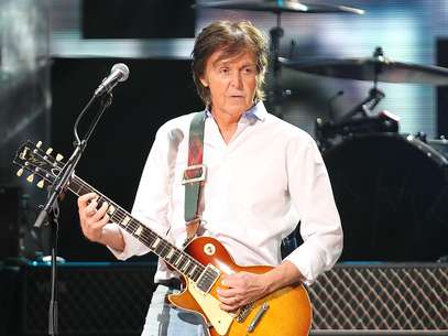 Paul McCartney en el concierto 12-12-12 de apoyo a las víctimas de Sandy en una fotografía del 12 de diciembre de 2012 en el Madison Square Garden en Nueva York.  McCartney sumará su voz a la campaña de Tony Bennett contra la violencia por armas en Estados Unidos. El ex Beatle grabó un mensaje de voz para la campaña telefónica.  Foto: Starpix, Dave Allocca, archivo / AP