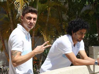 Siqueira, lateral del Granada, en una imagen pasada junto a su compañero Iriney. Foto: Granada CF / Terra