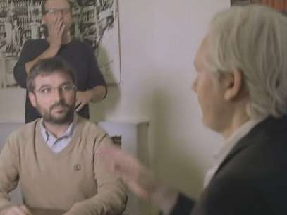 Julian Assange con Jordi Évole durante la entrevista Foto: La Sexta