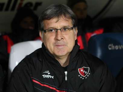El equipo de Martino comenzó ganando con un gol de su goleador Scocco. Tuvo un penal, pero el autor del primero sufrió la gran atajada de Dulcich. Quilmes mejoró en el complmento y, sobre el final, empató con Caneo. Si Lanús gana mañana, será el puntero. Foto: Baires.