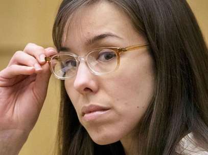 La audiencia de sentencia para Jodi Arias, convicta por asesinato, fue cancelada el lunes cuando sus abogados se negaron a llamar a los testigos y un juez rechazó su petición para anular el juicio y para retirarse del caso. Foto: AP