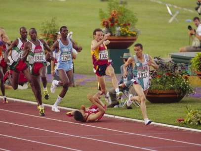 El marroquí sufrió una dolorosa caída en los mil 500 metros de Atlanta 1996. Foto: Getty Images