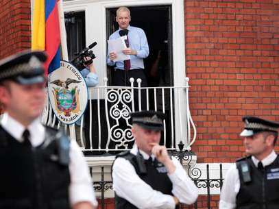 Assange, quien se encuentra recluido con asilo político en la embajada de Ecuador en Londres, dijo que respalda la labor de Snowden. Foto: Getty Images