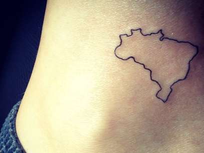 Isis Valverde tatuou o mapa do Brasil no tornozelo Foto: Instagram / Reprodução