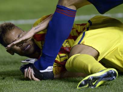 Neymar chegou a ter a mão pisada durante empate contra Osasuna Foto: Reuters