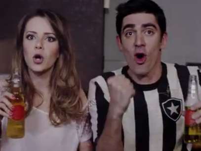 Sandy e Marcelo Adnet fazem par romântico no novo clipe da cantora Foto: Reprodução