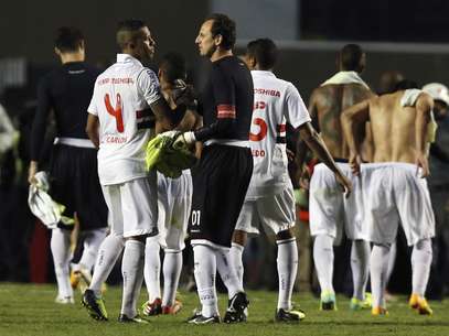 Rogério Ceni admite necessidade de tomar uma decisão sobre 2014 Foto: Reuters