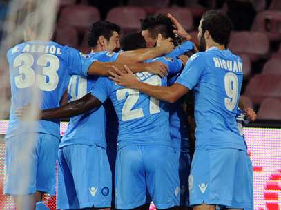 Napoli segue na cola da Roma com mais uma vitória Foto: Getty Images