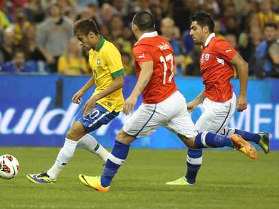 Neymar foi caçado pela marcação chilena em Toronto Foto: Mowa Press / Divulgação