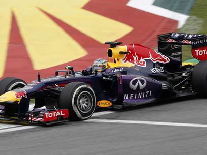 Vettel chegou a 13 vitórias no ano, a nona consecutiva - igualando recordes de Schumacher e Ascari Foto: AP