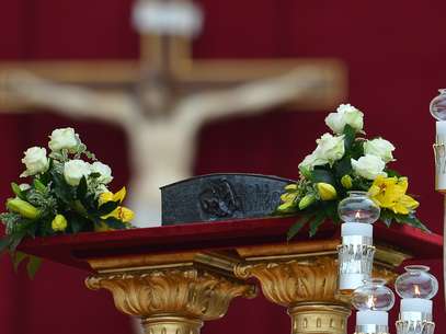 Relíquias de São Pedro foram apresentadas pelo Papa Francisco neste domingo Foto: AFP