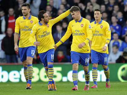 Arsenal segue como líder absoluto do Campeonato Inglês Foto: Reuters