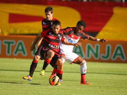 Vitória e Flamengo fizeram jogo emocionante no Barradão Foto: Edson Ruiz / Gazeta Press