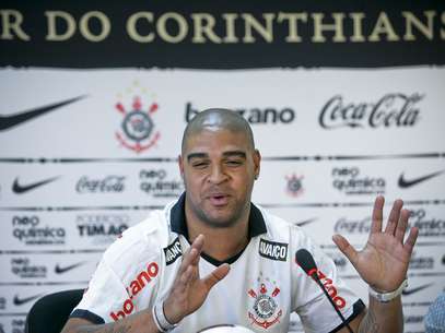 Último jogo do Adriano foi pelo Corinthians, no começo de 2012 Foto: Getty Images