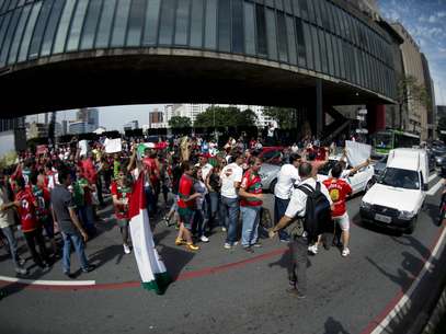 Protesto toma conta da Avenida Paulista em frente ao Masp Foto: Bruno Santos / Terra