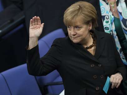 Merkel durante a votação que lhe garantiu o terceiro mandato Foto: AFP