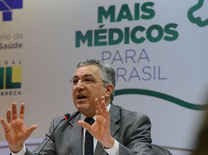 Segundo Padilha, objetivo do Ministério da Saúde é atingir a meta do Programa Mais Médicos de oferecer vagas de residência para todos os graduados em Medicina até 2018 Foto: Antonio Cruz / Agência Brasil