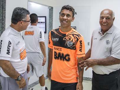 Marcos Rocha este contente por encontrar amigo no Atlético-MG Foto: Bruno Cantini / Divulgação Marcos Rocha este contente por encontrar amigo no Atlético-MG Foto: Bruno Cantini / Divulgação