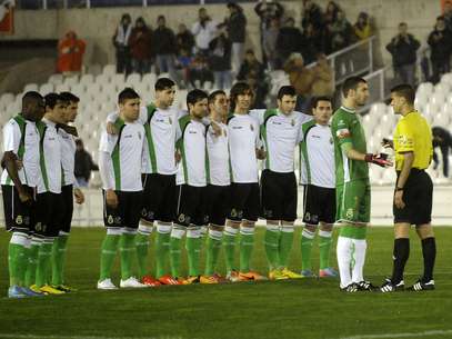 Jogadores do Racing Santander confirma à arbitragem seu desejo de não disputar partida pela Copa do Rei Foto: AFP