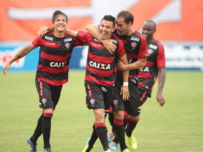 Ayrton e Willie fizeram os gols do triunfo do Vitória Foto: Edson Ruiz / Gazeta Press