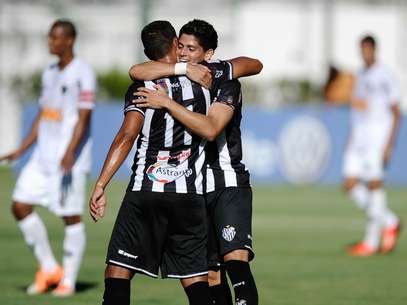 Tupi abriu o placar com Da Silva (dir) no primeiro tempo Foto: Pedro Vilela/Agência I7 / Gazeta Press