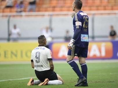 Corinthians tinha vantagem no placar, mas Palmeiras empatou no fim Foto: Ricardo Matsukawa / Terra