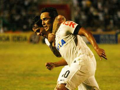 Jadson teve nova boapartida pelo Corinthians e marcou golaço Foto: Rubens Cardia / Futura Press