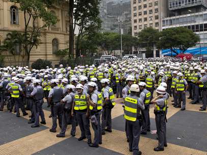 Cerca de mil policiais foram deslocados para acompanhar novo protesto contra a Copa do Mundo Foto: Bruno Santos / Terra