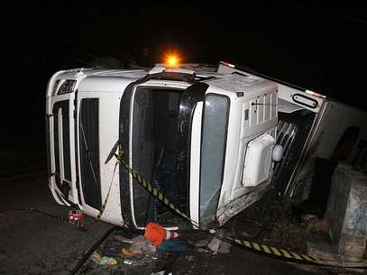 Pelo menos duas pessoas morreram no acidente Foto: Edison Temoteo / Futura Press