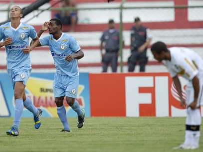 Atacante João Carlos fez os dois gols do Macaé Foto: Alexandre Loureiro / Agência Lance