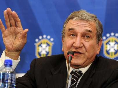 Para Carlos Alberto Parreira, Ronaldinho teve oportunidades na Seleção e não mostrou vontade que a comissão técnica esperava do jogador Foto: EFE