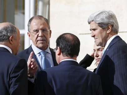 Os líderes europeus se encontraram hoje em Paris para discutir a crise na Ucrânia Foto: Reuters
