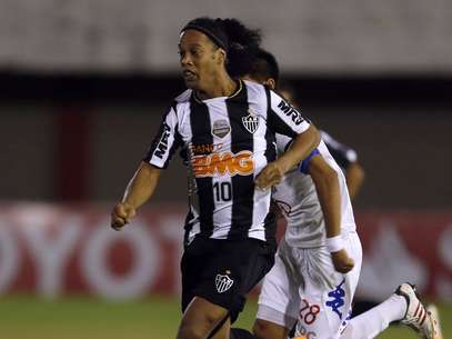 Ronaldinho foi participativo no jogo e o cérebro do Atlético-MG Foto: Reuters