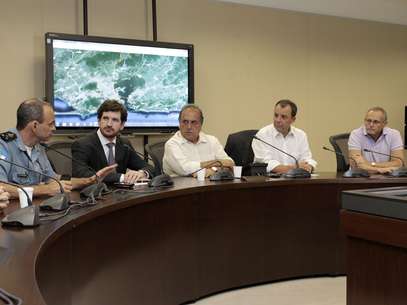 O anúncio foi feito após reunião do governador com o secretário de Segurança fluminense, José Mariano Beltrame, e o comando da Segurança Pública estadual Foto: Shana Reis / Divulgação