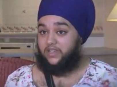 Uma mulher inglesa de 23 anos decidiu deixar sua barba crescer depois de ser batizada pela doutrina Sikh Foto: Reprodução