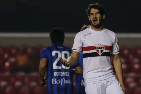 Pato rebate ingleses e se diz à disposição do São Paulo