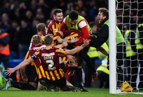 Bradford saiu perdendo por 2 a 0, mas virou incrivelmente por 4 a 2 contra Chelsea Foto: Mike Hewitt / Getty Images