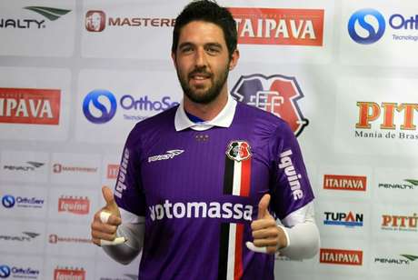 Ex-palmeirense Bruno fica fora até do banco do Santa Cruz