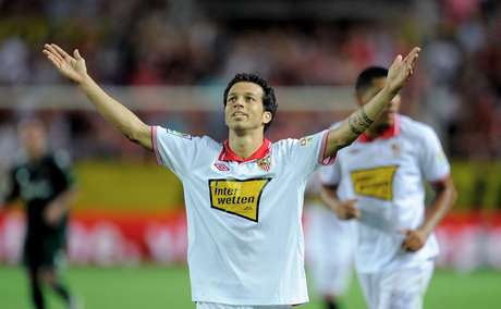 Cicinho perdeu espaço no Sevilla após grave contusão Foto: Denis Doyle / Getty Images