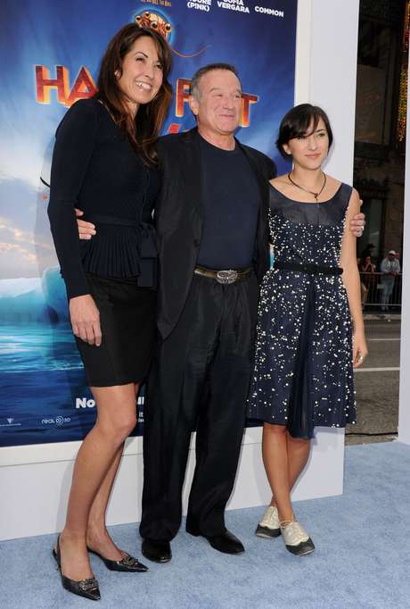 Na foto, Robin Williams aparece entre sua terceira mulher, Susan Schneider Williams, e a filha Zelda Williams Foto: Getty Images